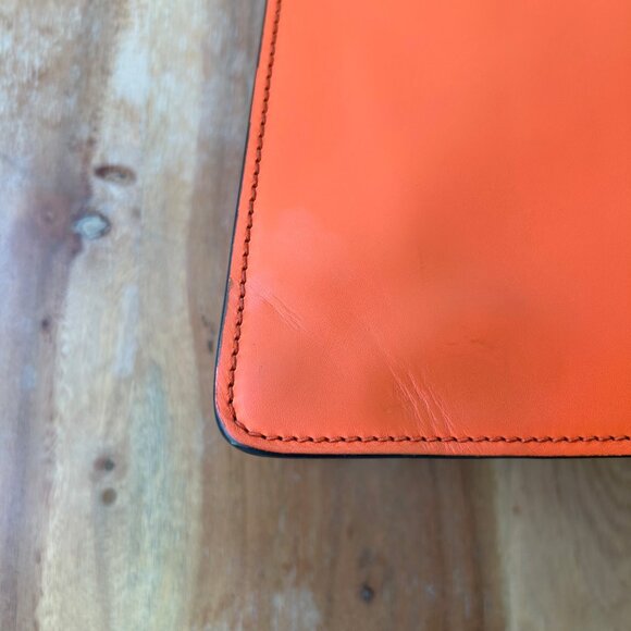 Gucci Leather Sylvie Web Orange Medium - Picture 7 of 16